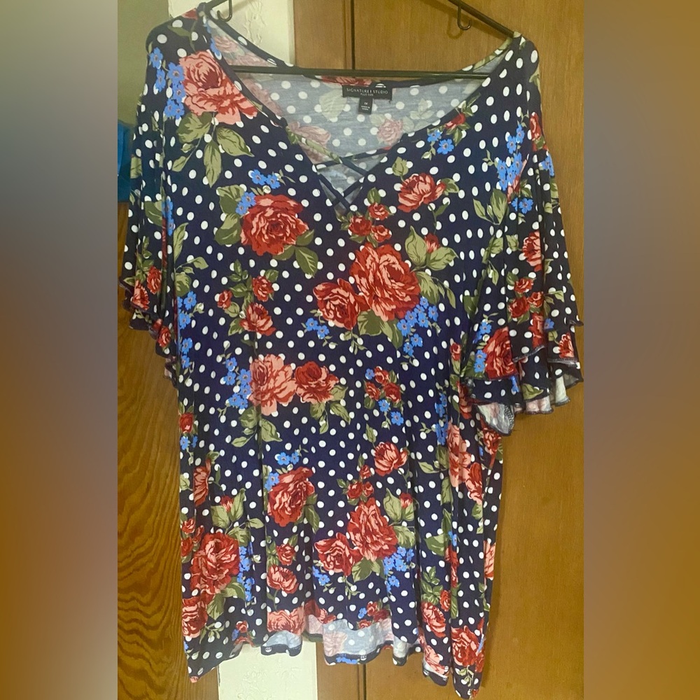 Signature Studio EUC PTP: 22” Sz: 1X Crisscross Neckline Floral Polka Dot Tunic